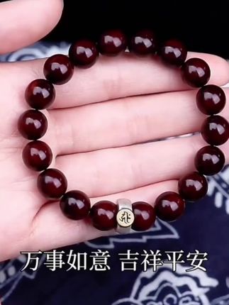 小叶紫檀的醇厚,邂逅十二生肖的灵动。每颗珠子都经匠心打磨,纹路里藏着岁月沉淀的静美#文玩手串 #手串 #手串搭配 #小叶紫檀手串 #文玩爱好者