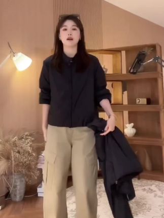 萱贝纯黑色简约百搭长袖上衣女2025秋季新款宽松时尚显瘦短外套#简约穿搭 #韩系穿搭 #气质范 #时髦穿搭 #外套穿搭