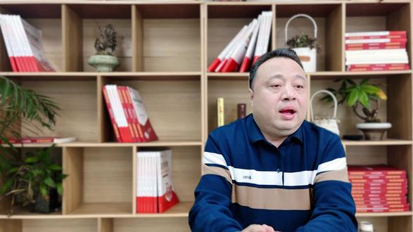 安徽新高考组合分数如何换算? 安徽新高考总分还是 750 分,不同科目计分方式不一样,有的直接算卷面分,有的要等级赋分,划分成 A、B、C、D、E 五个等级。按照等比例换算公式,把你在本等级内的原始分,换算成对应的赋分成绩,最终计入高考总分#安徽高考 #安徽新高考 #新高考赋分制 #新高考赋分制计算方法 #志愿规划