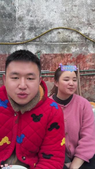 哎呦喂大苍蝇在饭上产卵,吓屎人啦,这个老妹妹 #名模坤 #名模坤搞笑 #名模坤直播名场面 #名模坤直播 #名模坤直播回放