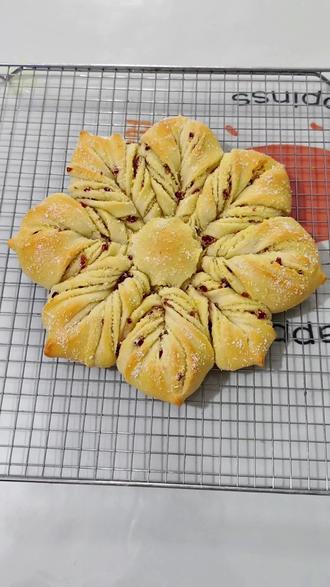 冬日限定圣诞雪花❄面包,不用厨师机👍只需一次发酵,新手也能轻松拿捏🤏#冬日宅家烘焙好治愈 #好好吃饭大赛 #省饭课代表 #面包