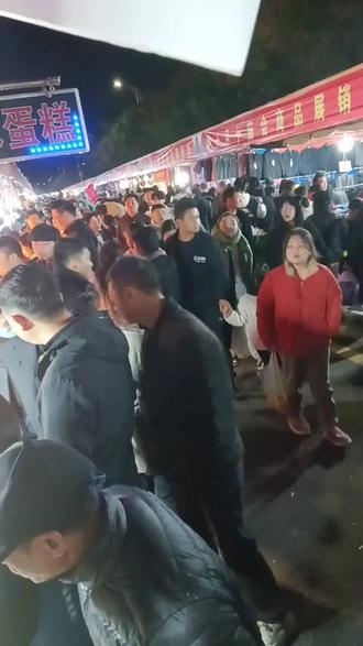 11/18号到11/22号#宁波鄞江镇(十月十)庙会开幕了!人山人海,宁波的粉丝宝宝们可以来现场“赶热闹”,来品春姐家的麻糍了!宁海手工麻糍#宁海锅铲糍#宁海非遗点心#宁海美食