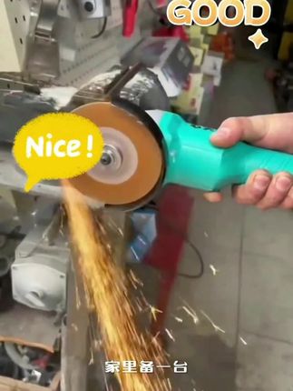 看到了吧?这就是你们一直在寻找的无刷锂电角磨机,不用插电,也不用外接电源,内置大容量锂电池,装上电池就可以使用,不管是切割还是打磨都方便,家里备一台,用着也放心#角磨机#锂电无刷角磨机#男士神仙单品#在抖音入手的好东西#无限回购的宝藏单品