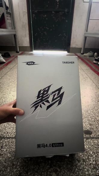 别再乱买跑鞋了!
这双黑马4Ultra,全掌碳板+回弹气垫,
上脚直接给你「推背感」,体考/日常训练一双搞定。
关键颜值还这么顶,谁穿谁知道有多香!
#跑鞋 #体育生必备#TANSHEZHE弹射者 #弹射者黑马4Ultra #跑着去见老己