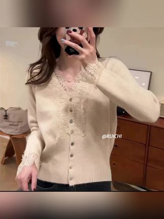 慵懒风2025秋季新款V领拼接蕾丝百搭毛衣外套针织开衫上衣女洋气 #针织开衫外套 #面料柔软舒适#慵懒风穿搭 #时尚百搭好看又实惠 #秋季穿搭