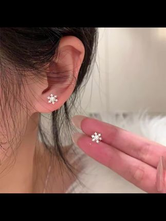 #耳饰搭配 #养耳洞耳钉 #雪花耳钉 #时尚饰品