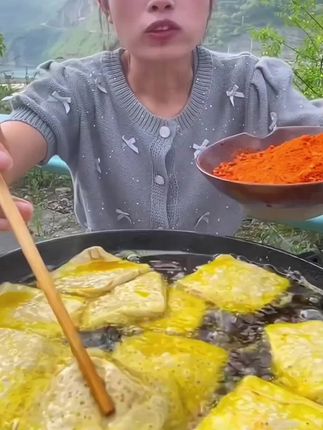 老乡们,贵州大方手撕豆腐又来活动了!吃起来软嫩 Q 弹有嚼劲,又辣又麻又香,有喜欢的老乡赶紧下手喽 #贵州美食#豆干#大方手撕豆腐#贵州大方六龙手撕豆干#贵州大方手撕豆干