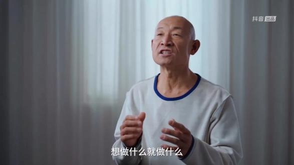 “这个世界不允许有真正出身寒苦高洁傲岸的人”
“于是有了冬泳怪鸽”
#冬泳怪鸽 #黄春生#名人访谈录