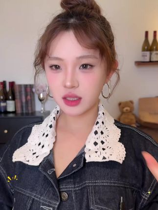 这个#蝴蝶结丸子头抓夹 简直就是氛围感的神器啊!一整个甜妹氛围感拿捏!丸子夹设计韩系氛围感十足!#发夹#丸子头