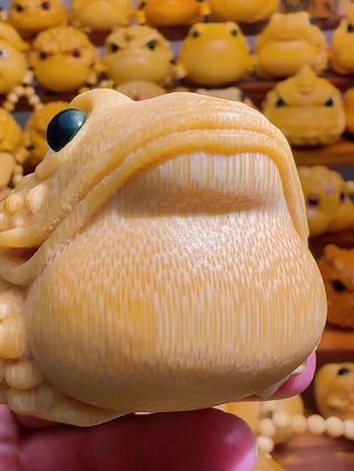 大肚鹰嘴蟾#竹雕金蟾 #实心竹文玩 #来财 #盘它就完了