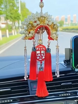 我能有什么坏心思呢!只不过,想为你做顶凤冠而已!因为凤冠霞帔,只许你一人浪漫!#凤冠 #手工diy #礼物 #仪式感 #汽车挂件