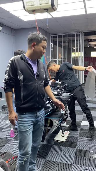 想贴车衣的约起来!#隐形车衣 #春风450sr #机车