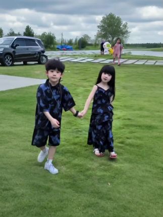 夏日浪漫感拉满的满印蝴蝶 兄妹款套装~上身太绝了#一起长大一起玩耍 #最美童年 #兄妹情 #童趣童真 #真好看