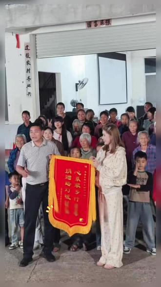 一盏路灯,照亮归途;一份善意,温暖宾阳。 这份心意不止是韦雪的 而是互联网每一个支持韦雪的你们的#韦雪 #公益活动 #用路灯照亮故乡来时路