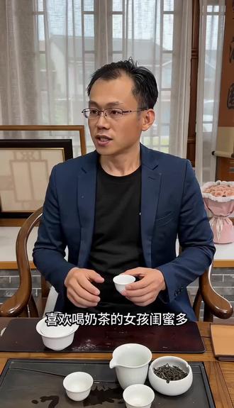 🍵奶茶女孩闺蜜多?茶圈大佬这话扎心了!🤔 喝奶茶=社交密码?姐妹们怎么看!