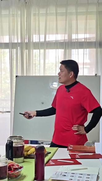 数学改卷背后的秘密㊙️,你们真的懂吗?
孩子考试时,解题步骤这么写,提分真的很容易✊
你在带娃学数学的路上,遇到过最大的挑战是什么?是孩子分数一直上不去?还是找不到好方法?快来评论区里一起交流吧🙋🙋
#数学 #小学数学 #初中数学 #学习方法 #家长必看