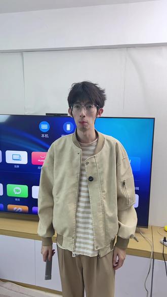 每次拿出这个灵犀遥控器,都会让我觉得这个电视很值! #华为智慧屏 #电视推荐 #华为vision智慧屏6 #五一促销 #华为