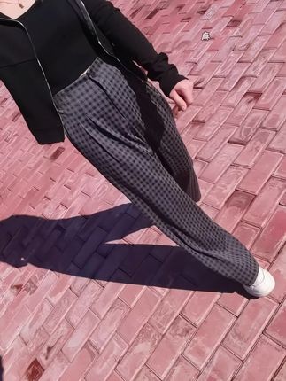 先把心放宽再把事看淡 走不通的路要学会转弯花要向阳开人要向前看 前路漫漫会因你而灿烂 #格子裤 #小个子显高显瘦穿搭 #梨型身材穿搭
