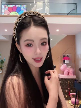 戴上这款发箍秒变在逃公主!高颅顶神器+氛围感buff,约会拍照直接美到发光~#皇冠发箍 #发箍分享 #高颅顶发箍 #氛围感 #美女必备
