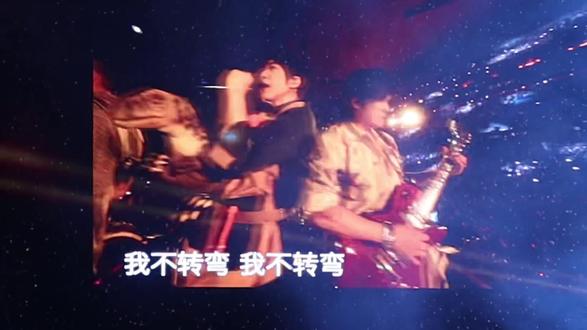 还有什么能比骑恐龙唱盛夏光年更夯吗#五月天 #五月天鸟巢演唱会 #五月天阿信 #陈信宏