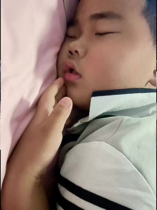 葵花儿童清心贴 睡觉总喜欢趴着睡觉的宝妈一定要注意了,那是肚肚不舒服,赶紧用上葵花清心贴#葵花 #清心贴 #宝宝趴着睡 #母婴好物 #儿童清心贴