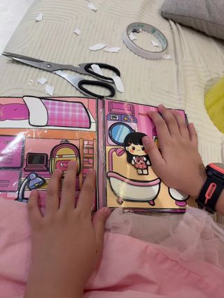 小学霸也出磁力安静书了,再也不用粘胶带和塞棉花,抠下来轻轻一丢就可以吸上去!三大页场景,每一页都好好看!磁力超强,怎么抖都不会掉落零件,磁吸的收纳也方便,三个主题都很好玩。#安静书 #儿童手工 #益智玩具 #免裁剪安静书 #安静书
