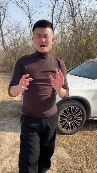 是不是每个男人都喜欢给自己的车买一些小摆件。这款香百年故宫联名的车载家居香薰 ,颜值超高,香味持久!大师特调高级香味,能直接把车里的异味分解掉,而不是简单的以香盖臭,宝子们可以冲了#香百年车载香薰 #明星同款