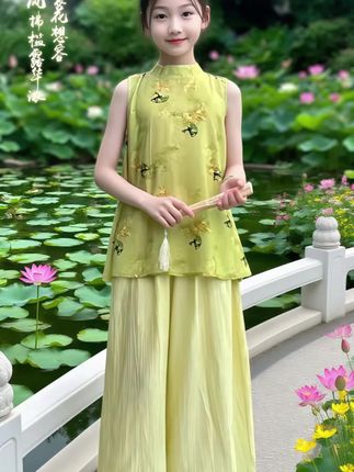 温润的 清冷的 内敛不张扬的东方美!每个中国女孩都长了一张国泰民安脸#新中式穿搭 #亲子装