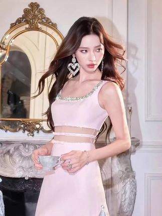 #性感小性感 #优雅气质 #美出高级感 #无法拒绝温柔感小裙子 #女神