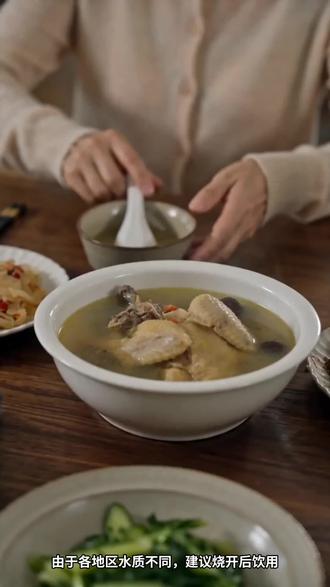第 3 集|出行实测篇
居家饮水难题圆满解决,出门喝水又遇新麻烦。
大容量瓶装水笨重难携带,出行成本高。
碧然德滤水壶随身便携,户外水源过滤后口感媲美瓶装水,居家、出游双场景适配,全家饮水难题一站式拿捏。
#碧然德 #碧然德净水壶 #碧然德滤芯 #净水风暴系列短剧 #家庭短剧