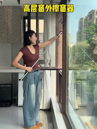 擦窗户外窗神器 你们擦窗户是不是都请保洁擦?今天教你们一个省钱小技巧,你就用这个能调节角度的擦窗器#擦窗户#擦玻璃#清洁神器 #大扫除