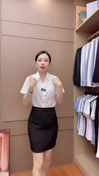 夏天穿这条薄款西装裙也太舒服了吧 这条黑色的西装半身裙搭配衬衫真的太好看了,料子是薄的料子穿起来透气,凉快还抗皱的!#抗皱西装裙 #黑色西装半身裙 #职业西装裙