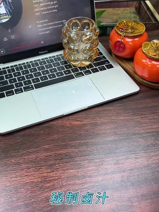 麻辣小镇虎皮鸡爪,先炸后卤,虎皮皱起吸饱秘制辣卤!一抿脱骨,软糯入味,连骨头都舍不得扔!#虎皮凤爪鸡爪 #低卡又解馋的报恩零食 #爆款零食 #美食创作者 #看剧神器
