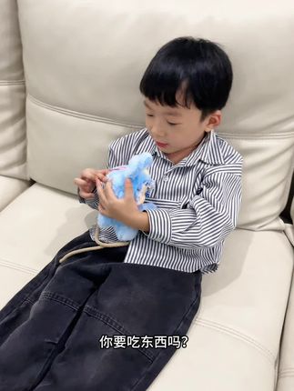 在这个ai时代,送孩子这样的礼物太棒了!它能帮助家长回答各种问题,真的太省心了,已经和我儿子成了无话不说的好朋友了#ai #智能玩具 #宝妈推荐#Ai智能娃娃 #Ai智能玩具