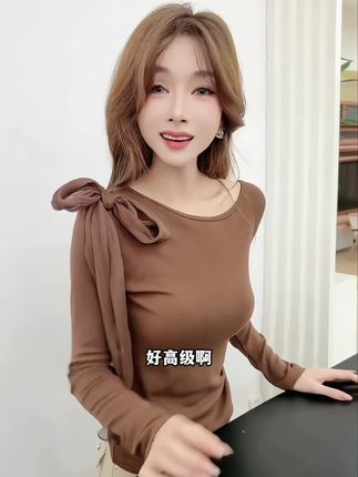 超美超美的纯欲风小衫!#气质穿搭 #早秋氛围感穿搭 #百搭t恤 #谁穿谁好看 #美出高级感