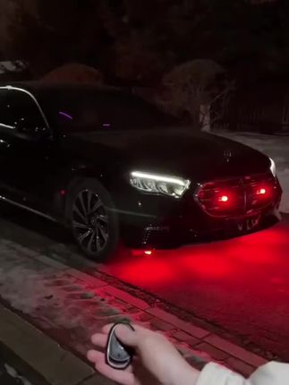 摩托车 轿车 机车 货车装上爆闪飞机灯,夜间行驶更安全,夜晚路上你就是最亮的仔,无线遥控,多种闪烁方式,USB充电,升级底座固定,想装哪里装哪里!给你爱车按一个!#领航灯 #飞机灯