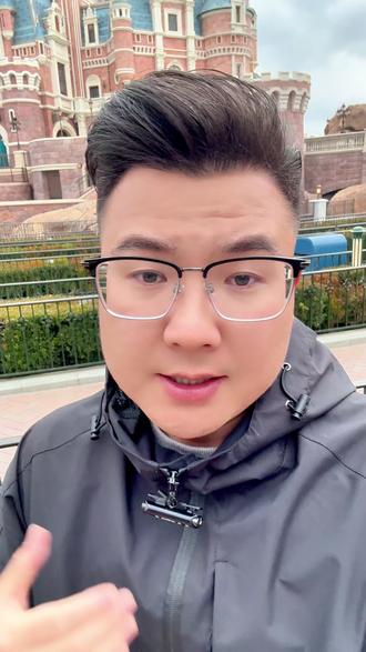上海迪士尼33VIP包含了什么权益 上海迪士尼33VIP包含了什么权益,1.入园权益,2.项目权益3.烟花花车权益。 #33vip是什么 #迪士尼33VIP #迪士尼尊享卡 #迪士尼vip快速通道 #迪士尼33VIP是什么