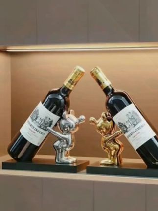 暴力熊酒架红酒托酒杯架家用酒柜托置物轻客厅玄关装饰品摆件轻奢#暴力熊红酒架 #红酒托 #红酒架 #酒文化 #潮玩