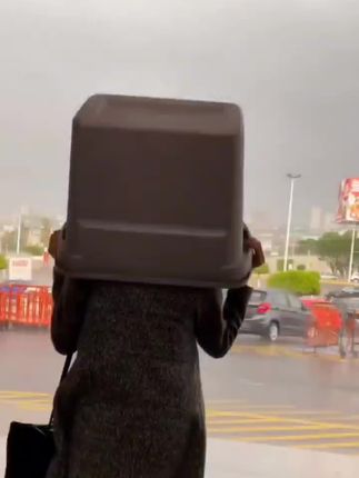 口水娃魔方面包约10个(新老包装随机)。口感细腻绵密,开袋即食的美味早餐零食,随时补充能量!#这也太好吃了 #快来一起尝个鲜