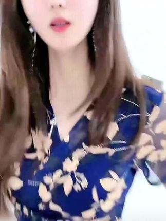2025新款V领连衣裙高贵褶皱设计遮肚包臀裙女高弹力气质短裙