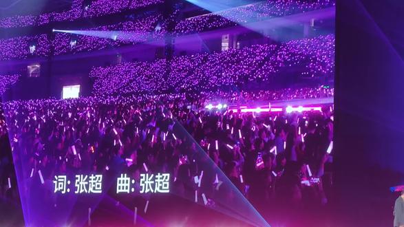 #凤凰传奇厦门演唱会2026.03.29#乌蒙山连着山外山,月光洒下了响水滩,有没有人能告诉我,可是苍天对你在呼唤。#全场大合唱《奢香夫人》,终于见识到凤凰传奇现场军训的震撼。#《奢香夫人》