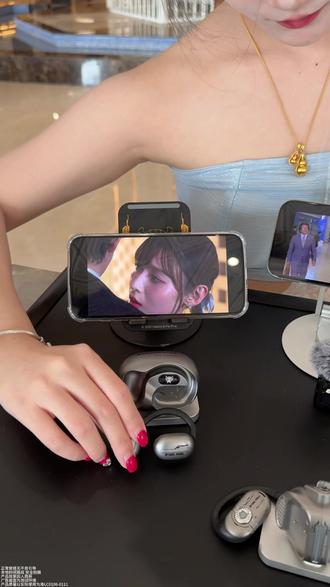 我出国不是只会摇头摆手,只因为有它! #变形金刚 #蓝牙耳机 #运动耳机 #降噪耳机