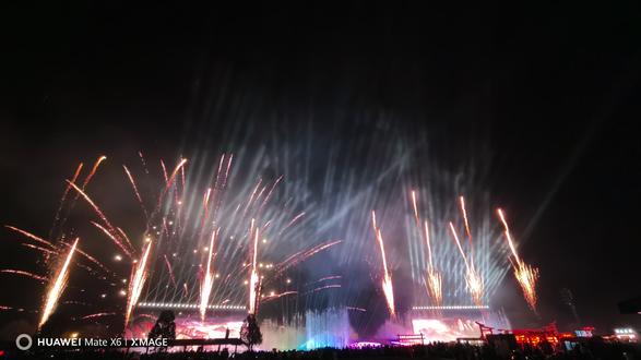 山东烟花秀 听说很多省份都没有放烟花,有的在放气球!有的在砸铁盆,山河四省的烟花都让山东集中销毁了,给你们看个超级烟花听个响,羡慕一下大山东的烟花灿烂和年味。#烟花 #山东烟花 #年味 #上热搜