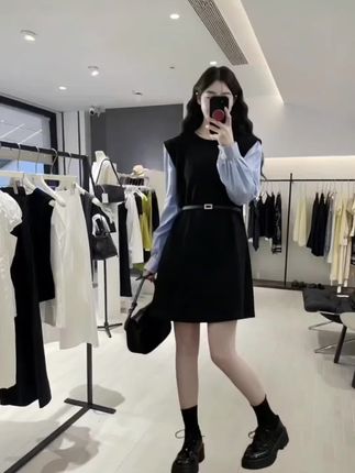 秋日氛围感连衣裙推荐 秋装上新!假两件拼接设计超显层次感,宽松版型藏肉又自在。温柔色系适配各种场合,通勤约会都能穿。柔软面料贴肤不闷,自带优雅气质,轻松拿捏秋日穿搭仪式感,早秋入手正合适~#看过来 #每日分享 #秋季穿搭