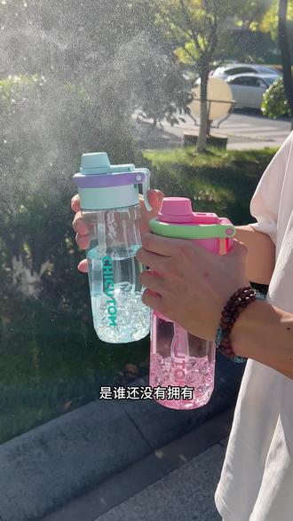 是谁还没有这个奇古堂的喷雾杯阿!一按一喷出水雾真的超解压! #喷雾杯 #夏日必备 #学生党必备 #水杯 #儿童水杯