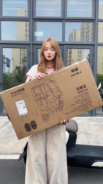 每次下雨都要穿厚重雨衣,闷热又麻烦?万仕龙三折叠雨棚直接解放双手,通勤再也不狼狈!#电动车雨棚 #电动车配件 #好物推荐