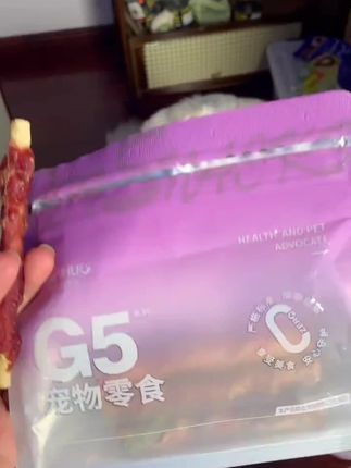 带着夹心的磨牙棒,简直轻松拿捏小狗的心。#宠物磨牙棒推荐 #俘获磨牙棒