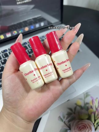 新手都能轻松贴好假睫毛的胶水,贴上隐形粘性也很强!关键才这价,闭眼冲!!#假睫毛胶水 #美妆好物 #清仓捡漏#强烈推荐