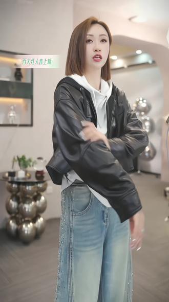 #机车皮衣上身秒变拽姐 #早八人的三分钟快速出门穿搭 熙薇【工革先锋】2026春季新款高级感洋气减龄连帽皮衣外套 #取悦自己的大女主穿搭 #春天穿出红人搭配时髦感 #四个实用性穿搭技巧