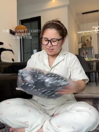 黑色吊带波点连衣裙子女夏季2025新款春季穿搭气质高级感套装短裙#洋气减龄 #百搭#休闲减龄穿搭 #夏季#新款分享